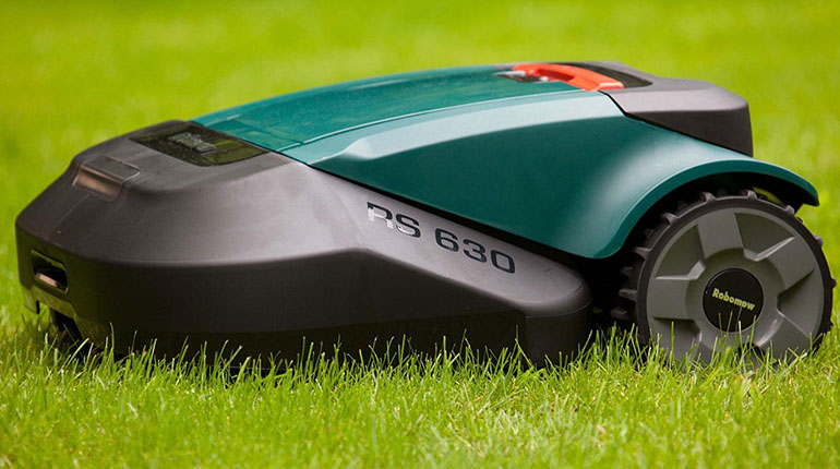 Robomow RS630 AMAZING robot lawn mower review